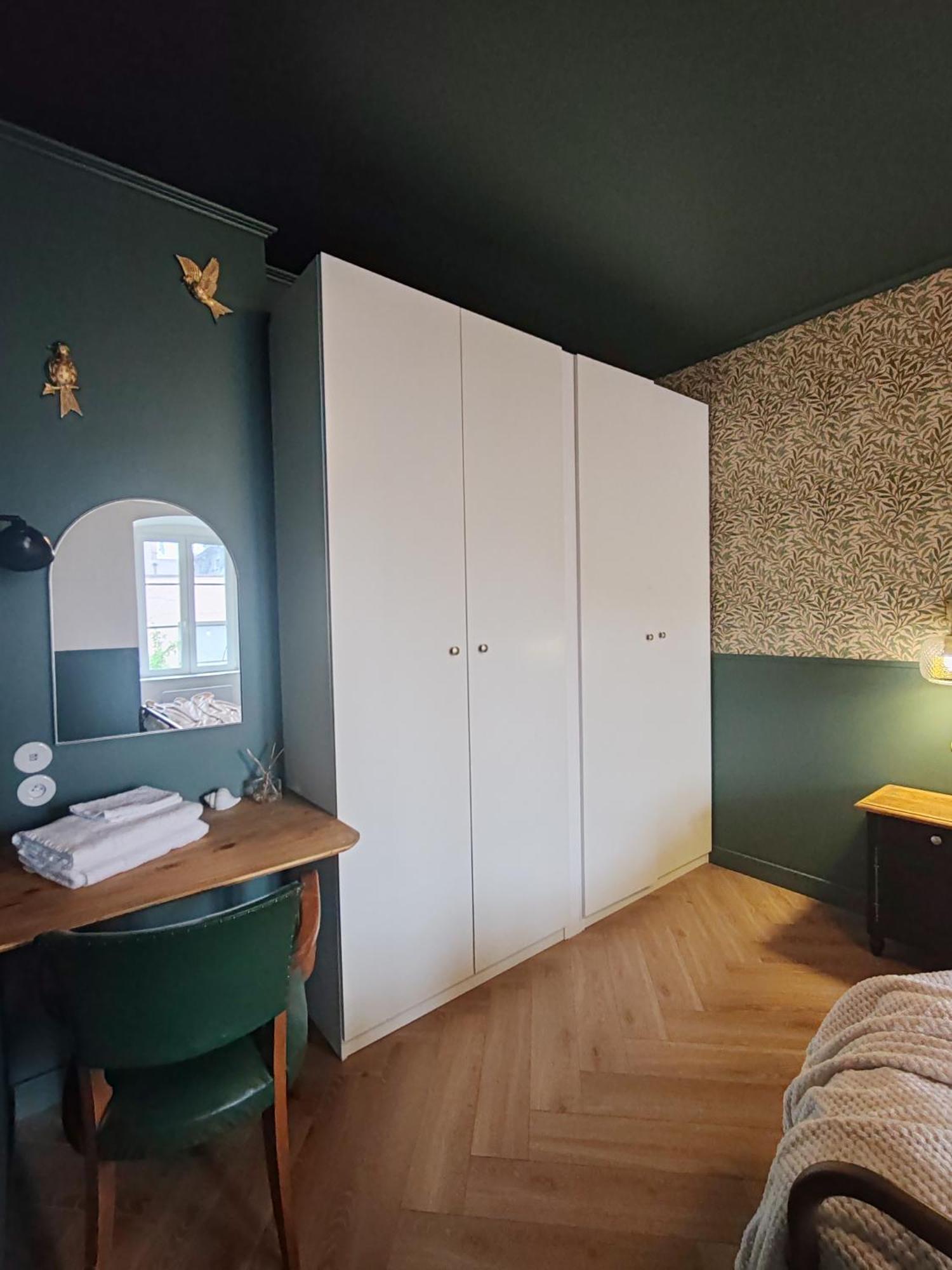 L'Oiseau Vert Montbeliard Bilik gambar